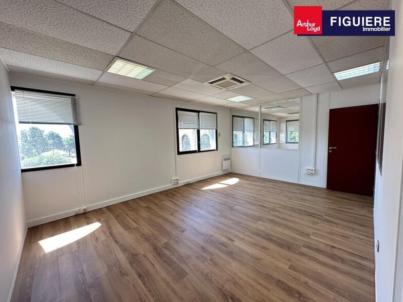 Office in Aix-en-Provence for lease - Interior Photo - Image 3 of 15