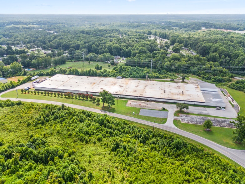 521 Milling Rd, Mocksville, NC à vendre - Photo du bâtiment - Image 2 de 9