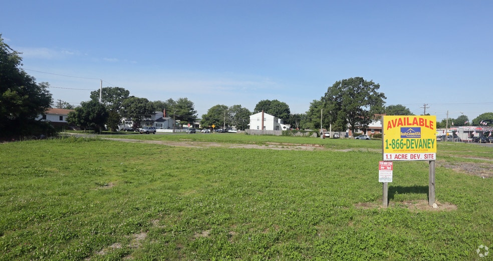 604-610 Route 109, Lindenhurst, NY for lease - Primary Photo - Image 1 of 5