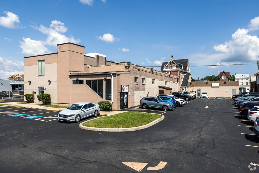 8015-8021 Frankford Ave, Philadelphia, PA for lease - Building Photo - Image 2 of 15