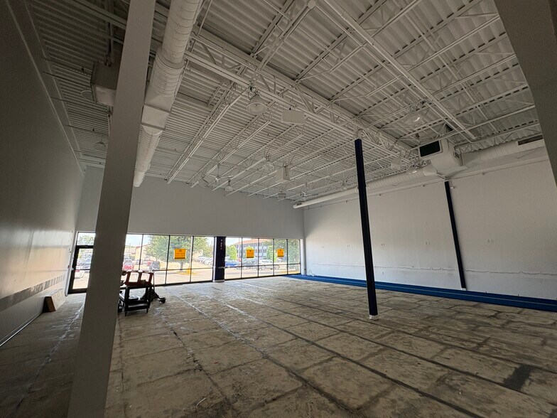 1458 Riverdale St, West Springfield, MA for lease - Building Photo - Image 3 of 18