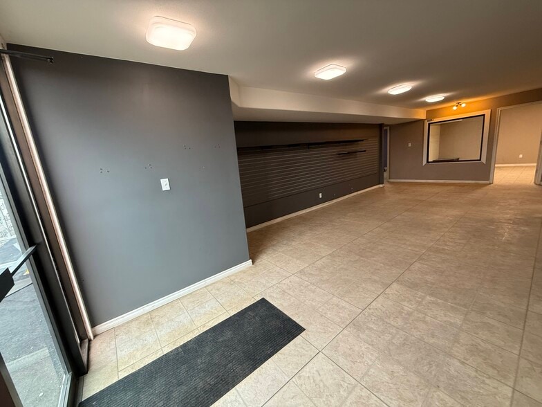 2213 2 Av N, Lethbridge, AB à louer - Photo du bâtiment - Image 2 de 12