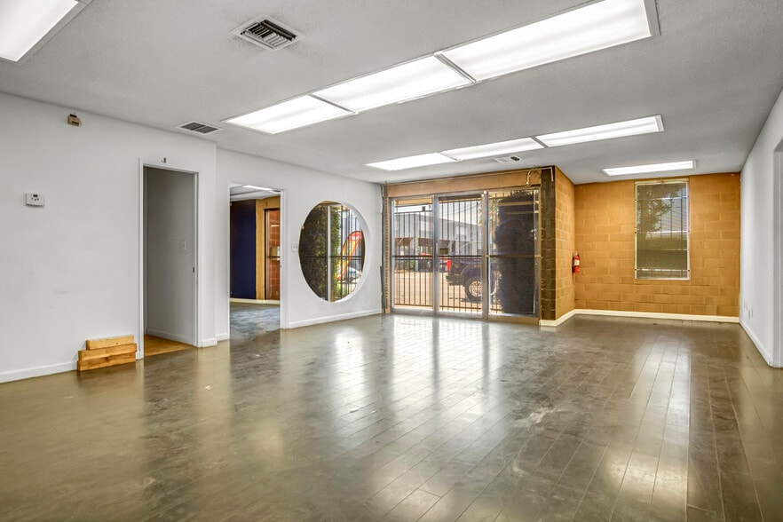 13333-13345 Saticoy St, North Hollywood, CA for lease - Building Photo - Image 2 of 18