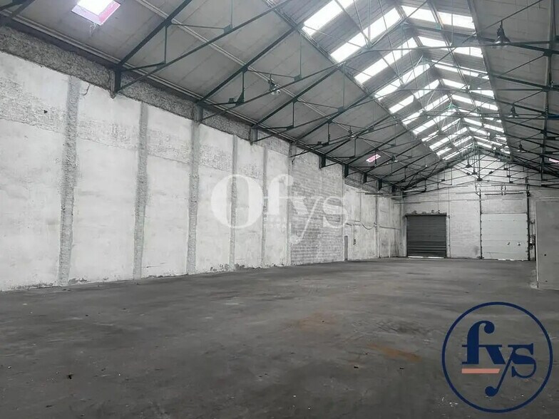 Local d'activités dans Lyon à vendre - Photo du bâtiment - Image 2 de 9