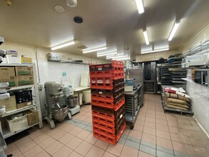 9 Oaks Ave, Dee Why for lease Interior Photo- Image 2 of 5