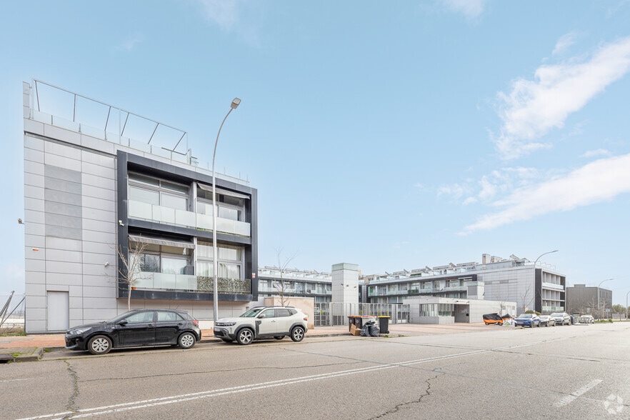 Calle Cerro del Murmullo, 13, Madrid, Madrid for sale - Primary Photo - Image 1 of 4