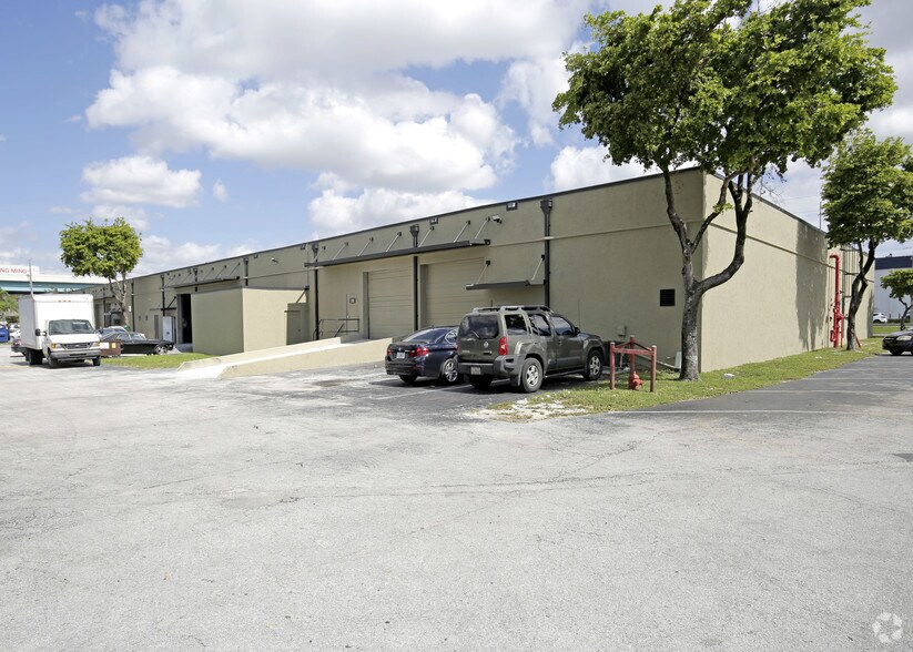 7200-7206 NW 25th St, Miami, FL for lease - Building Photo - Image 1 of 1