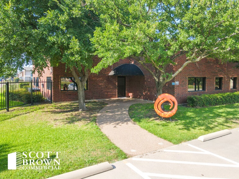 204 Cardinal Dr, Denton, TX for sale - Primary Photo - Image 1 of 14