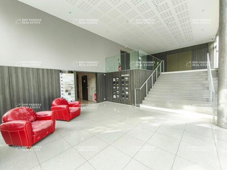 Office in Saint-Jacques-de-la-Lande for sale - Building Photo - Image 2 of 9