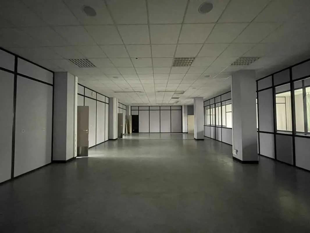 Flex in Pantin for lease Interior Photo- Image 1 of 6