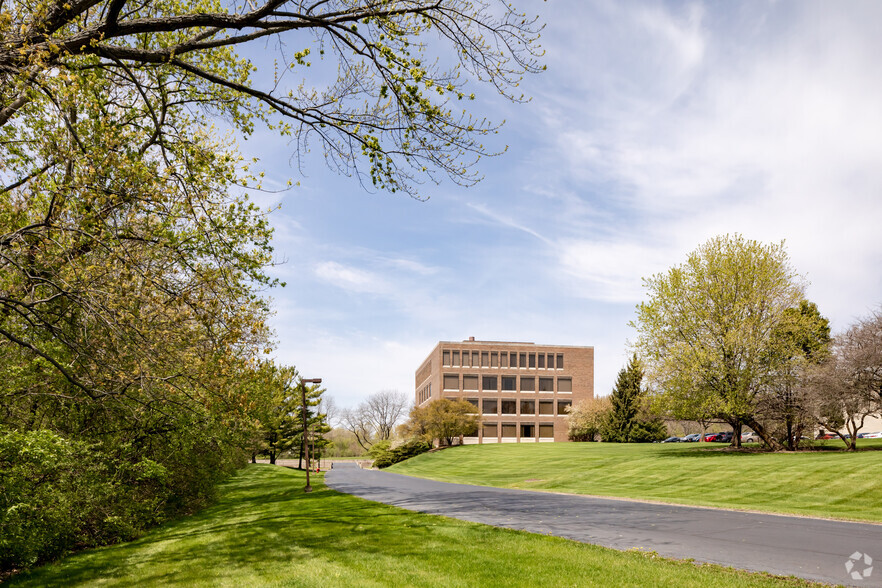 2000 S Batavia Ave, Geneva, IL for lease - Building Photo - Image 3 of 47