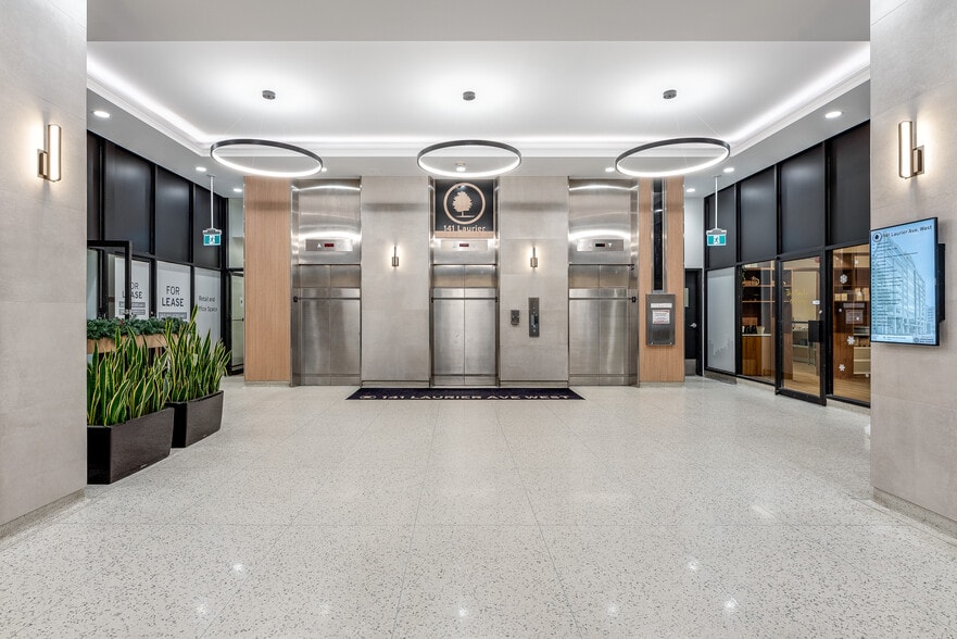 141 Laurier Ave W, Ottawa, ON à louer - Hall d’entrée - Image 3 de 10