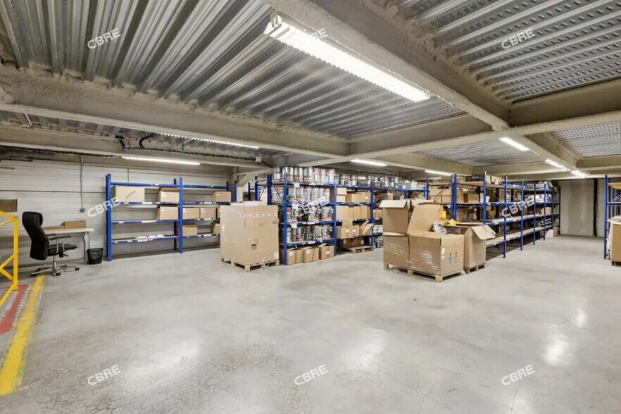 Flex in Nanterre for lease - Interior Photo - Image 3 of 10