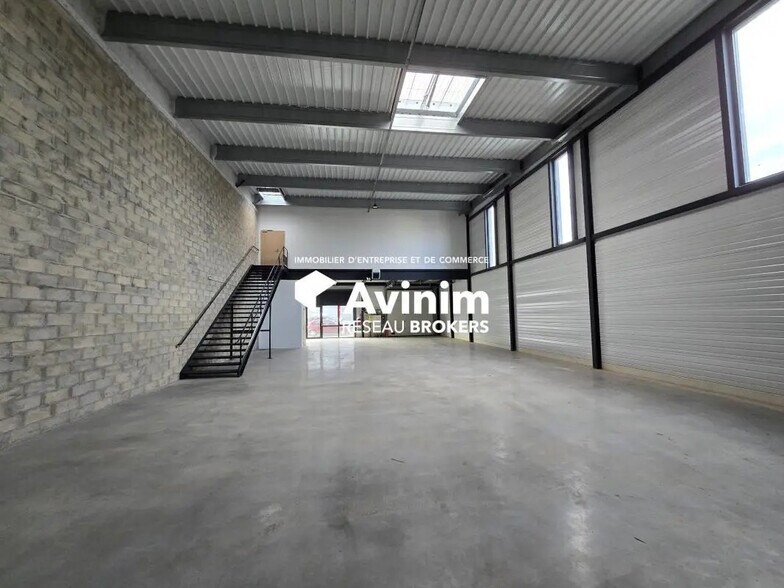 Industriel dans Éragny à louer - Photo intérieure - Image 2 de 4