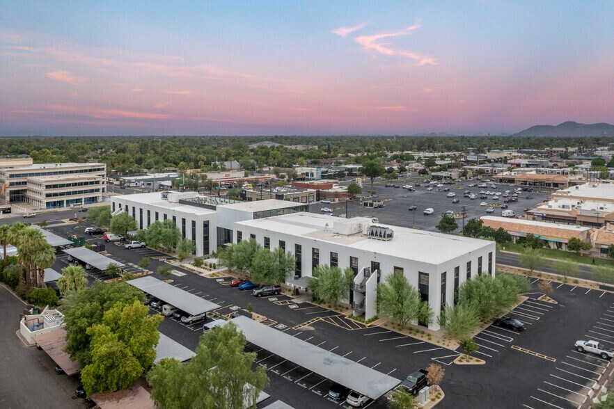 777 E Missouri Ave, Phoenix, AZ à louer - Photo du bâtiment - Image 2 de 5