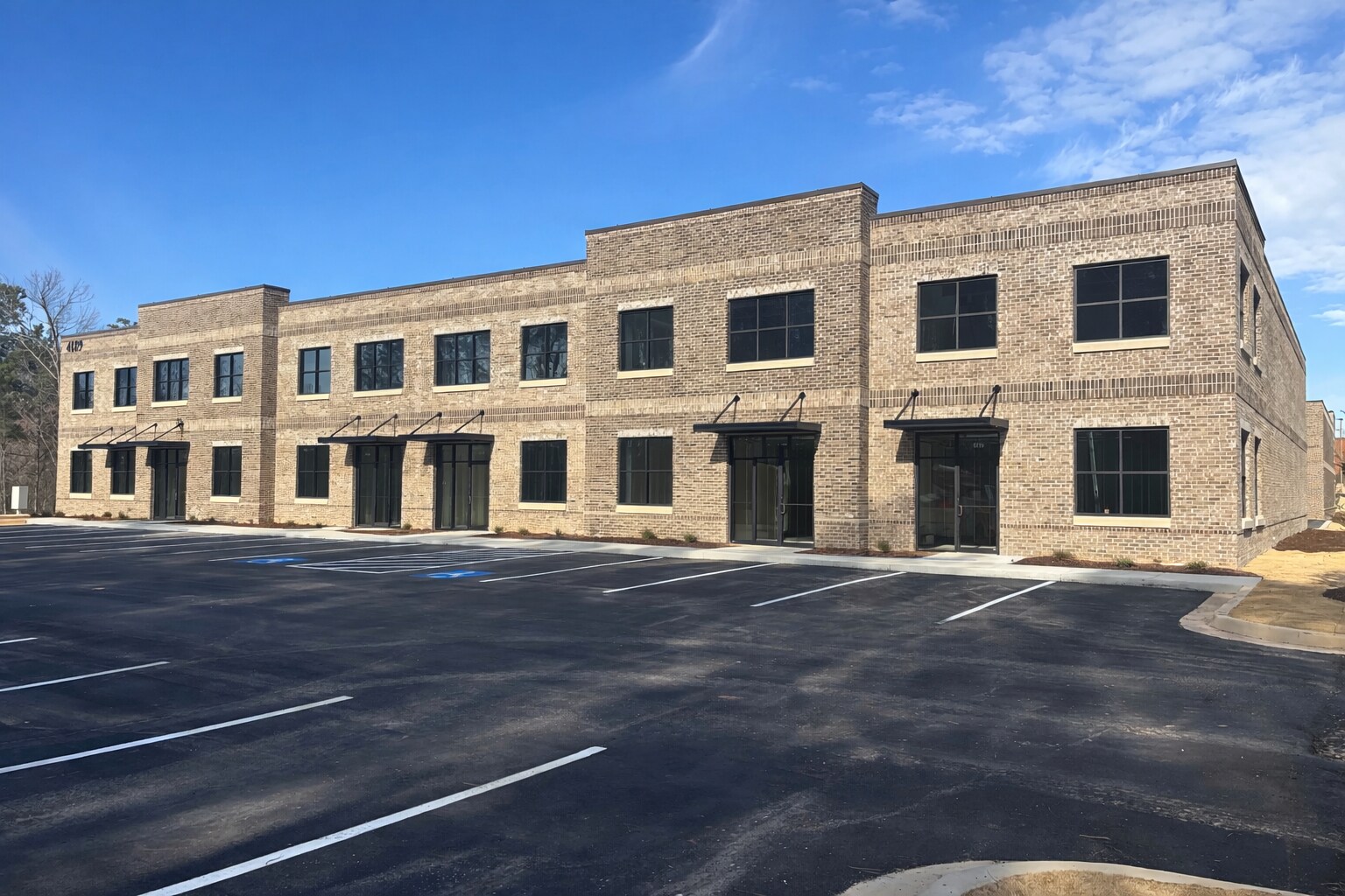 4189 Tanners Creek Dr, Flowery Branch, GA à louer Photo principale- Image 1 de 6