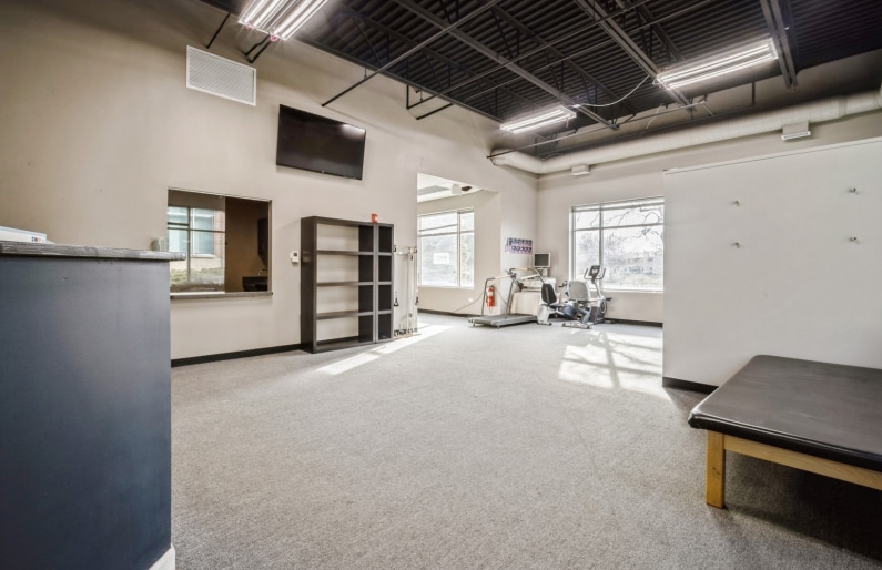 800 E Woodfield Rd, Schaumburg, IL 60173 - Unité 115 -  - Photo intérieure - Image 1 of 3