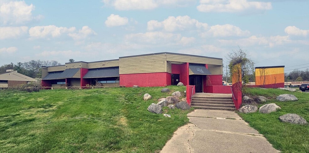 1820 44th St SW, Wyoming, MI for lease - Primary Photo - Image 2 of 6