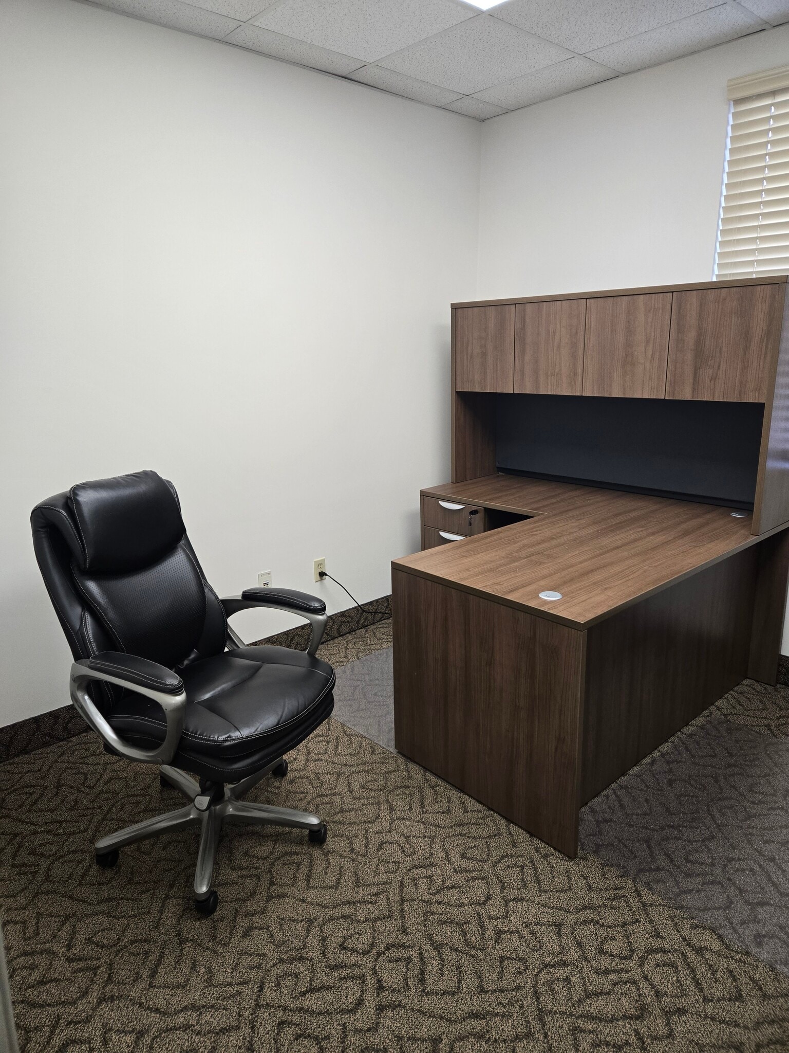 7815 101 Ave NW, Edmonton, AB à louer Photo intérieure- Image 1 de 3