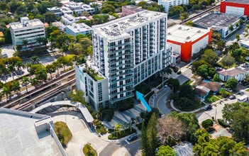 2900 SW 28th Ln, Miami, FL à louer Photo intérieure- Image 1 de 18