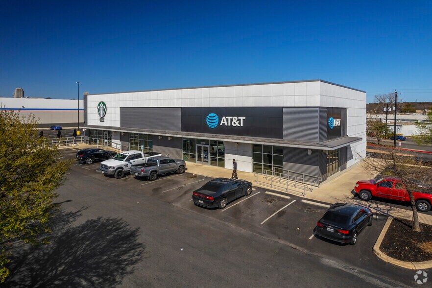 2639 NW Loop 410, San Antonio, TX à louer - Photo du bâtiment - Image 2 de 3