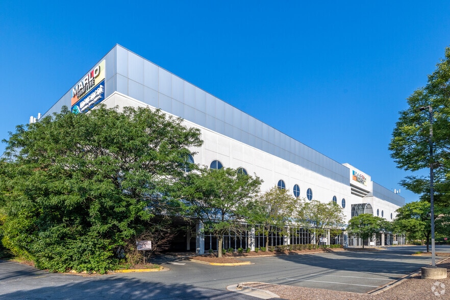 725 Rockville Pike, Rockville, MD à louer - Photo du bâtiment - Image 2 de 10