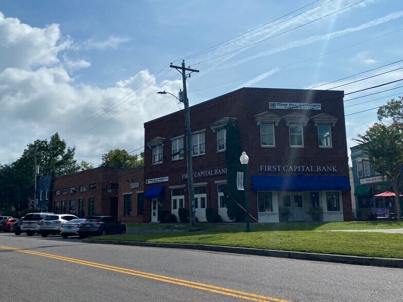 237 S Cedar St, Summerville, SC à louer - Photo du bâtiment - Image 1 de 4