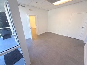 1325 NW 98th Ct, Doral, FL à louer Photo intérieure- Image 2 de 8