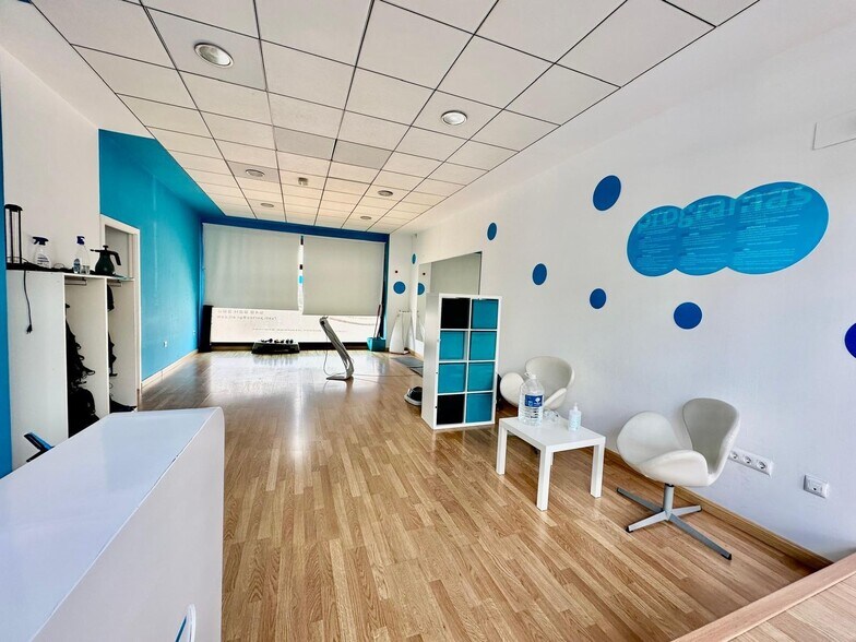 Commerce de détail dans Cáceres, Cáceres à vendre - Photo du bâtiment - Image 3 de 11