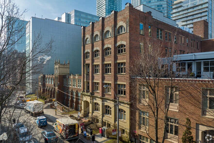 70 Bond St, Toronto, ON à louer - Photo du bâtiment - Image 2 de 4