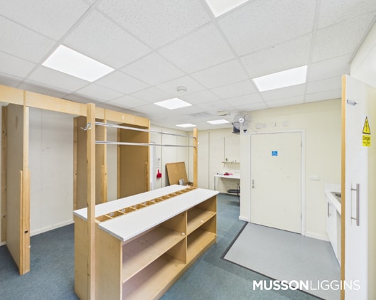 Stephenson Dr, Leicester for lease - Interior Photo - Image 3 of 3