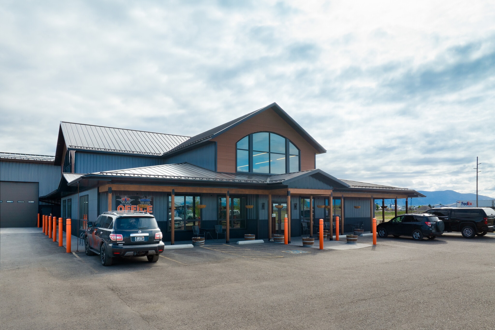 531 Business Hub portfolio of 4 properties for sale on LoopNet.ca Building Photo- Image 1 of 13