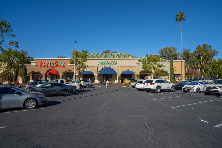 1201-1941 W Imperial Hwy, La Habra, CA à louer - Photo du bâtiment - Image 3 de 6
