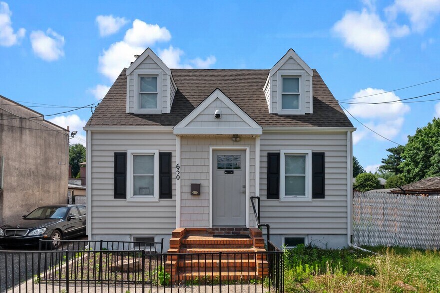 650 W Bridge St, Morrisville, PA à vendre - Photo du bâtiment - Image 3 de 36