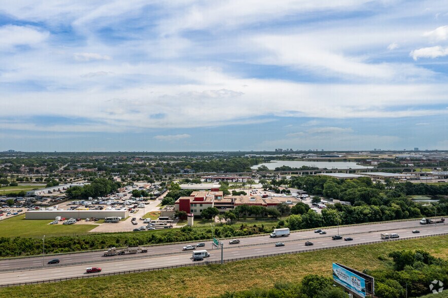 9713 Harry Hines Blvd, Dallas, TX à louer - Aérien - Image 2 de 2