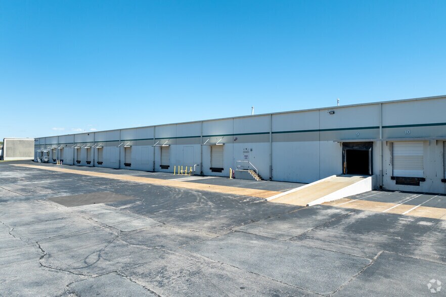 3920-3970 Delp St, Memphis, TN for lease - Building Photo - Image 3 of 11