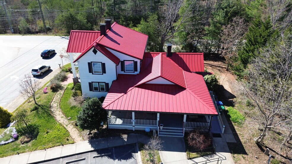 4 Northcrest Dr, Weaverville, NC à vendre - Photo du bâtiment - Image 3 de 24