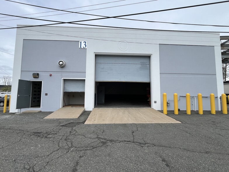 13 West St, East Hanover, NJ à louer - Photo du bâtiment - Image 2 de 10