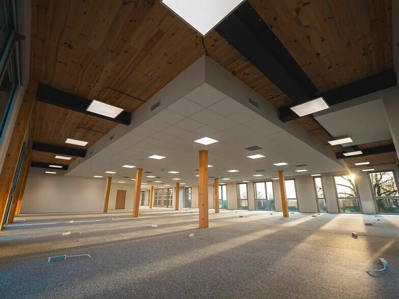 Bureau dans Saint-Jacques-de-la-Lande à louer - Photo intérieure - Image 2 de 3