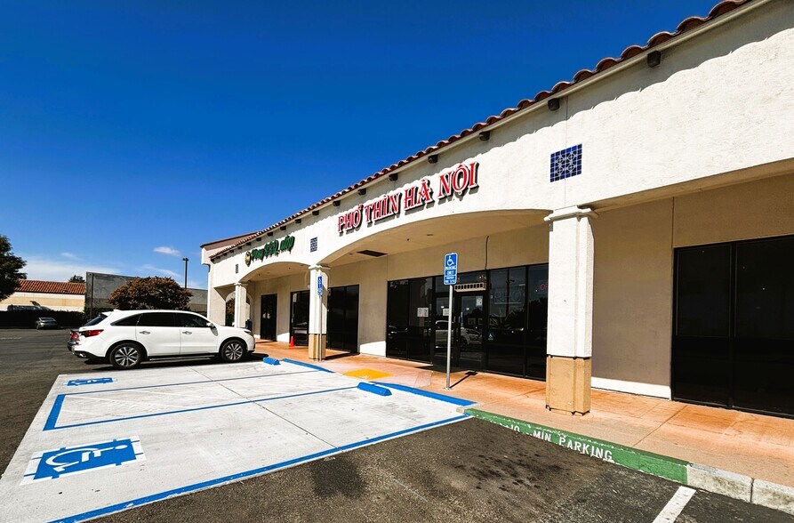 61 Serra Way, Milpitas, CA à louer - Photo du bâtiment - Image 2 de 15