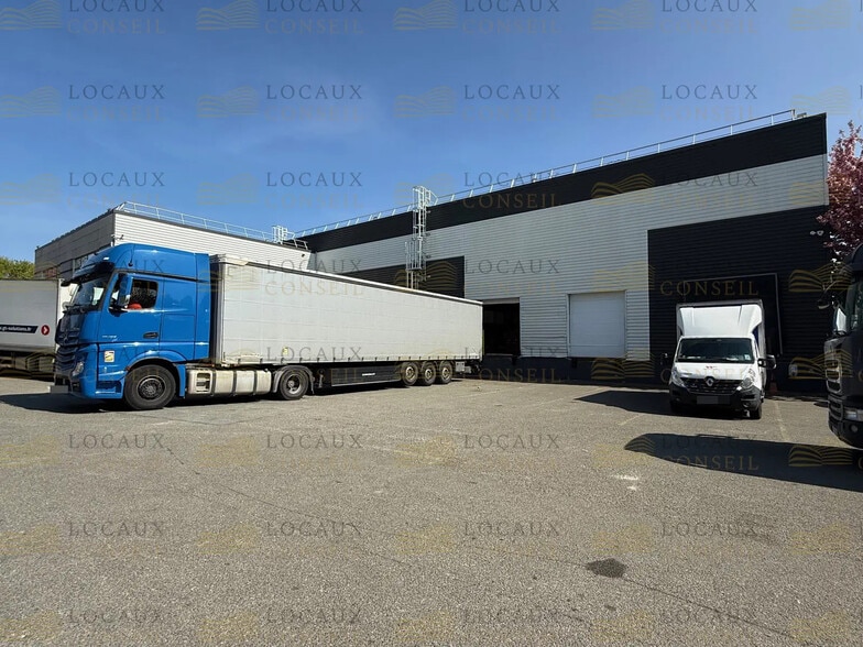 Flex in Roissy-en-France for lease - Building Photo - Image 2 of 6