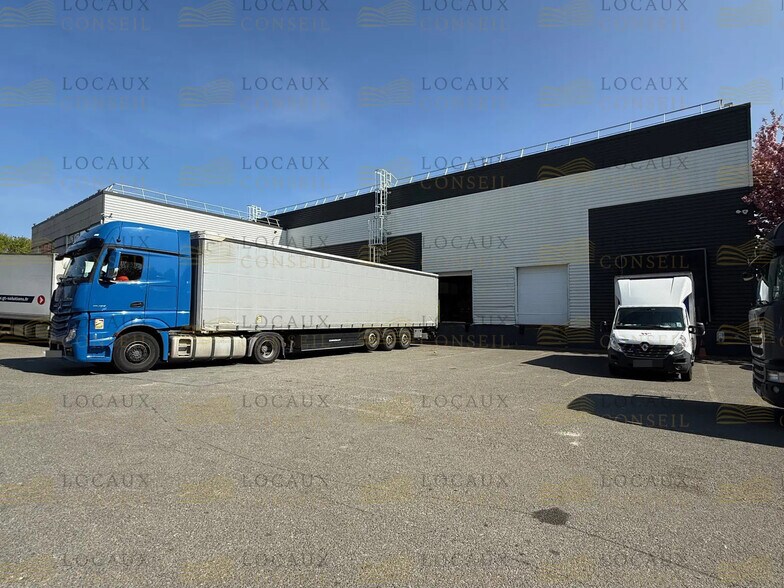 Flex dans Roissy-en-France à louer - Photo du bâtiment - Image 2 de 6