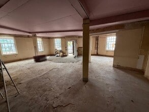 32 High St, Gerrards Cross à louer Photo intérieure- Image 2 de 3