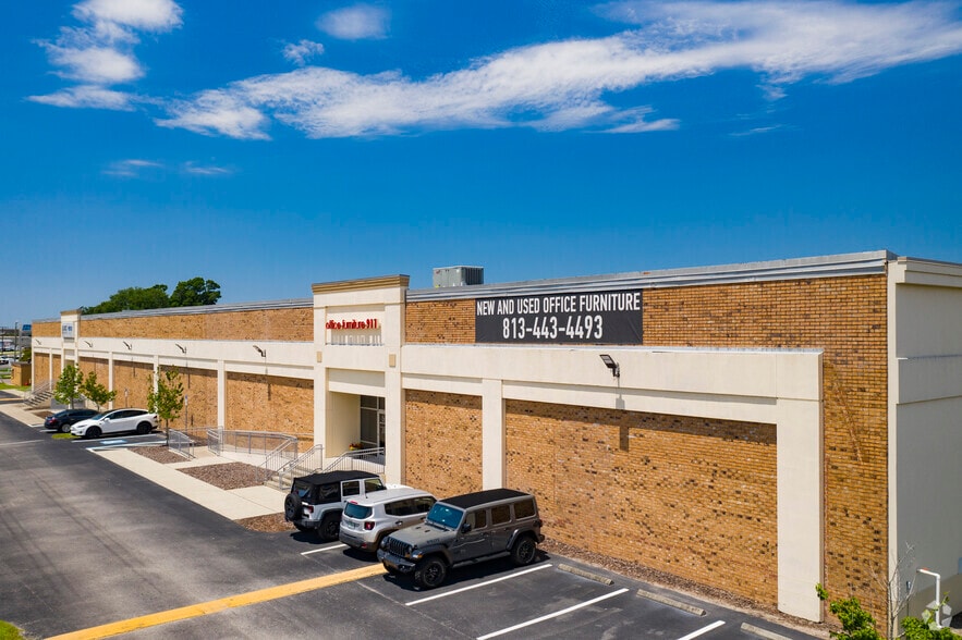 8800-8824 E Adamo Dr, Tampa, FL for lease - Building Photo - Image 2 of 7