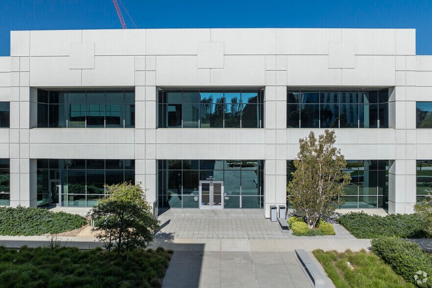 225 Gateway Blvd, South San Francisco, CA à louer - Photo du bâtiment - Image 3 de 7