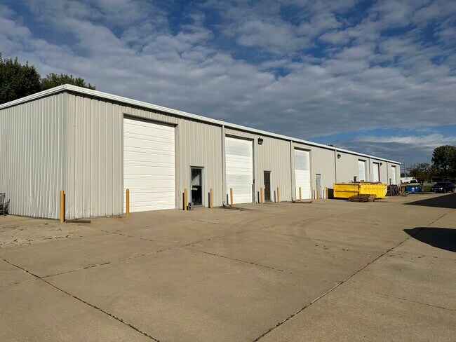 Plus de détails pour 1805 Industrial Park Dr, Normal, IL - Local d'activités à louer