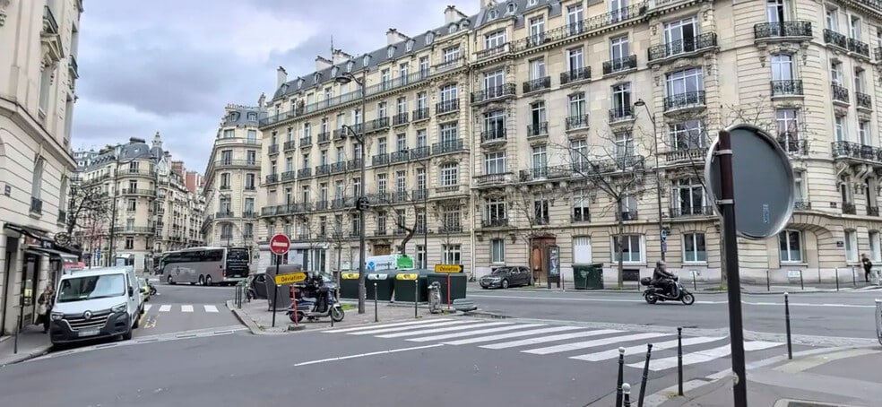 Retail in Paris for lease - Building Photo - Image 3 of 3