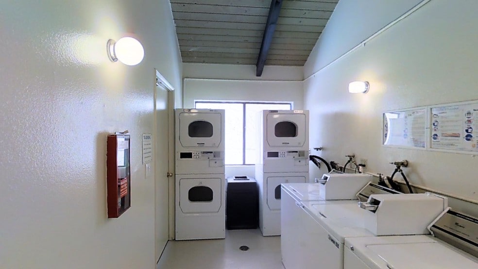 1005 Via Zapata, Riverside, CA à vendre - Numérisation 3D de Matterport - Image 2 de 33