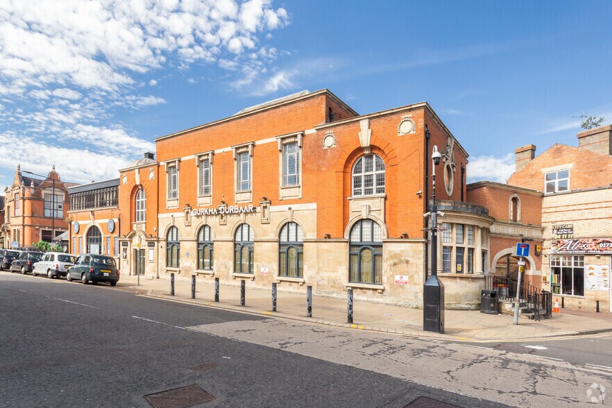 42 Broadway, Peterborough à vendre - Photo principale - Image 1 de 6