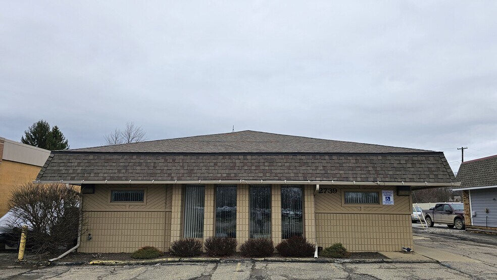 2739 E Grand River Ave, Howell, MI for lease - Building Photo - Image 2 of 3